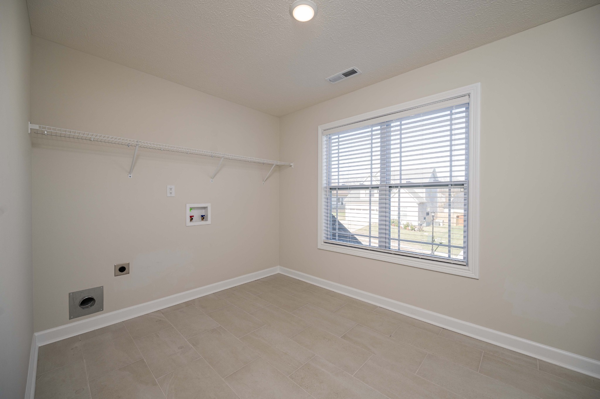 1600 Malone Way Clarksville, TN 37043 - Photo 36 of 39 an empty room with a window