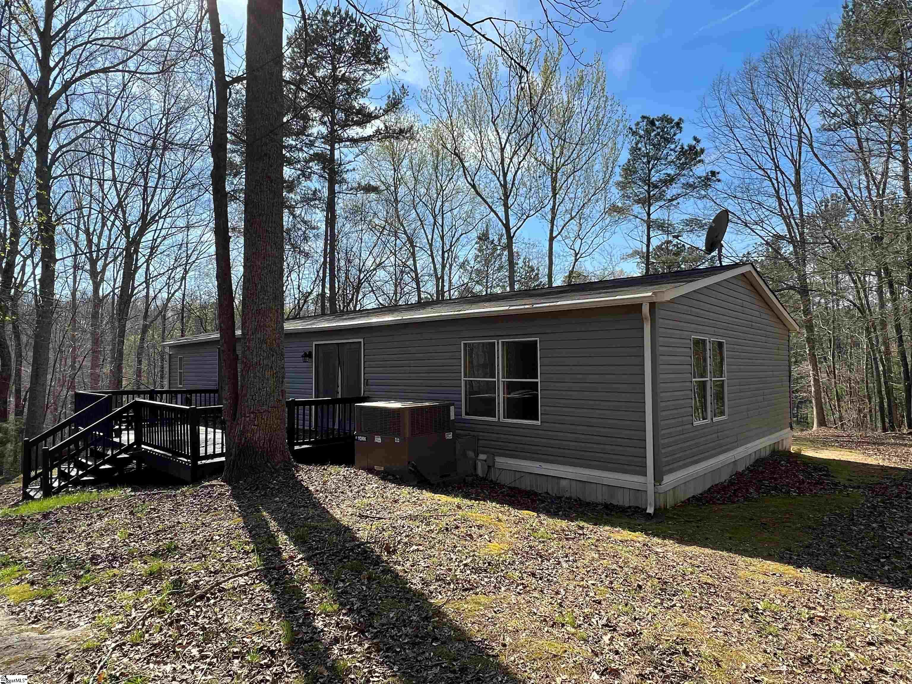 51 Lakeview Road Fountain Inn, SC 29644 - Photo 5 of 18