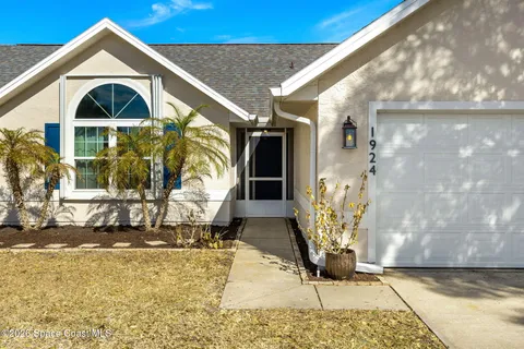 a house view with a outdoor space