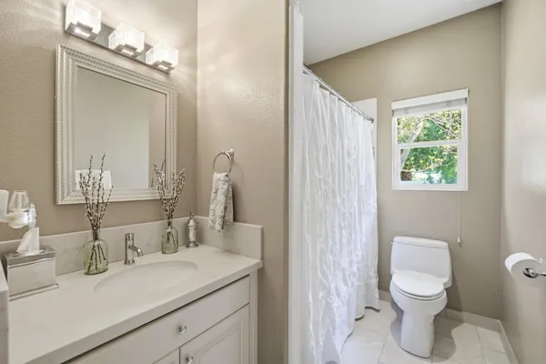 $1,250,000 | 370 Union Heights, Hollister, CA 95023