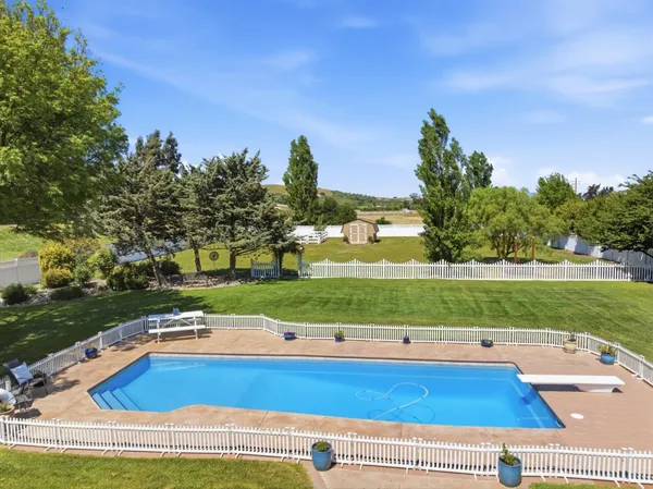 $1,250,000 | 370 Union Heights, Hollister, CA 95023