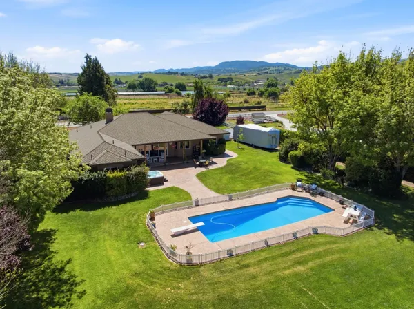 $1,250,000 | 370 Union Heights, Hollister, CA 95023