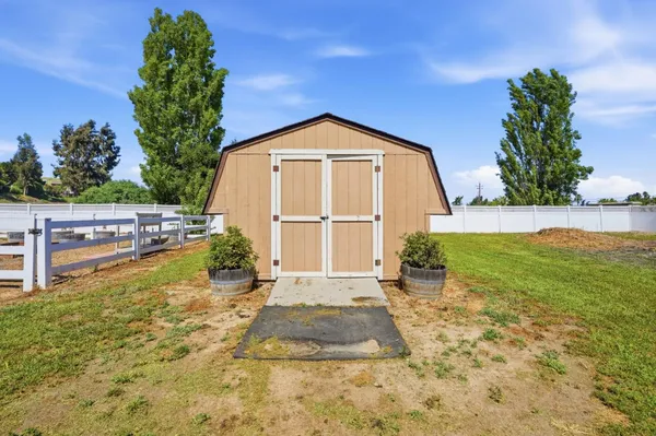 $1,250,000 | 370 Union Heights, Hollister, CA 95023