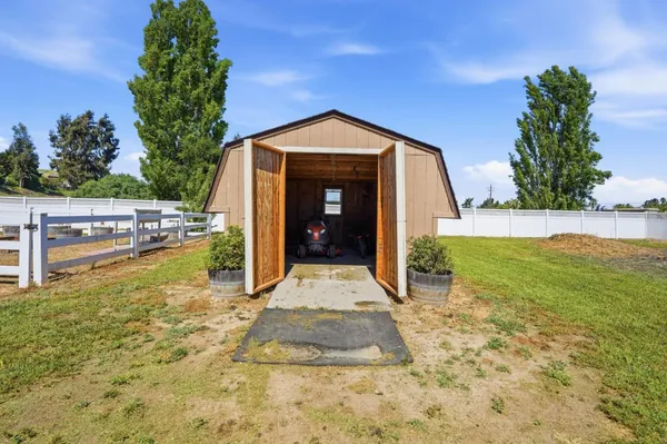 $1,250,000 | 370 Union Heights, Hollister, CA 95023