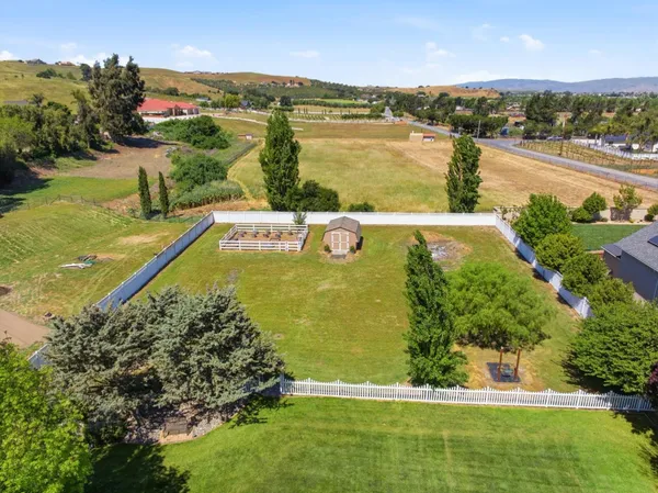 $1,250,000 | 370 Union Heights, Hollister, CA 95023