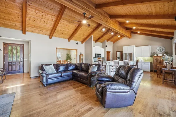 $1,250,000 | 370 Union Heights, Hollister, CA 95023