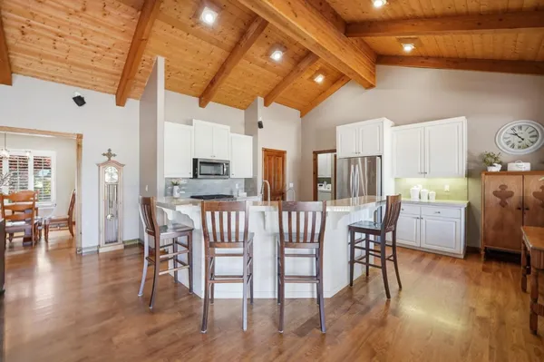 $1,250,000 | 370 Union Heights, Hollister, CA 95023