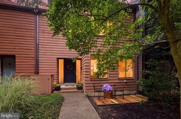 $625,000 | 11570 Woodhollow Court, Reston, VA 20191