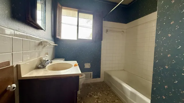 $197,600 | 1460 Dixon Drive, St. Paul Park, MN 55071