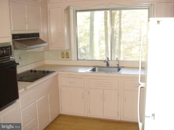 822 Stags Head Road Towson, MD 21286 - Photo 8 of 16 Kitchen
