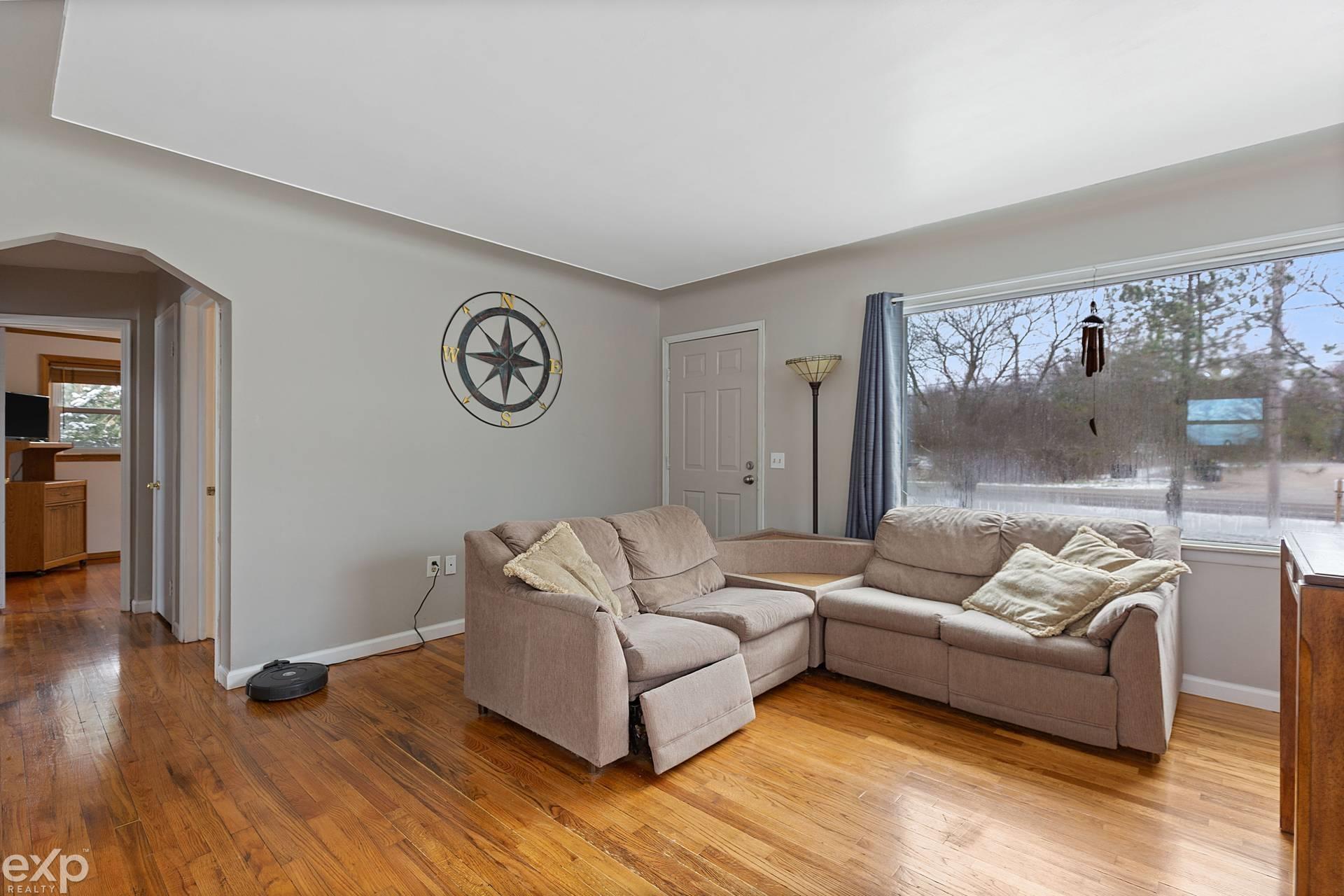 752 Capac Road Allenton, MI 48002 - Photo 6 of 28 50136577-d98727a6-0d86-49b5-abf4-d19d805ecddf.JPG