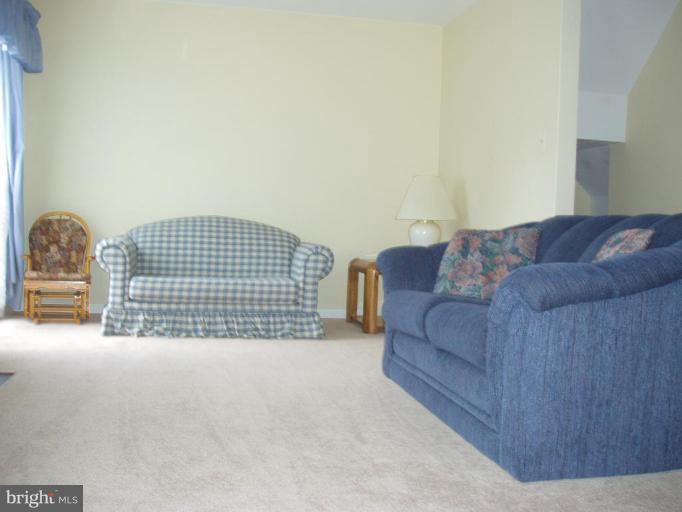 2132 Colonel Way, Unit 17 Odenton, MD 21113 - Photo 4 of 20 LIVING ROOM