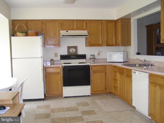 2132 Colonel Way, Unit 17 Odenton, MD 21113 - Photo 5 of 20 kITCHEN