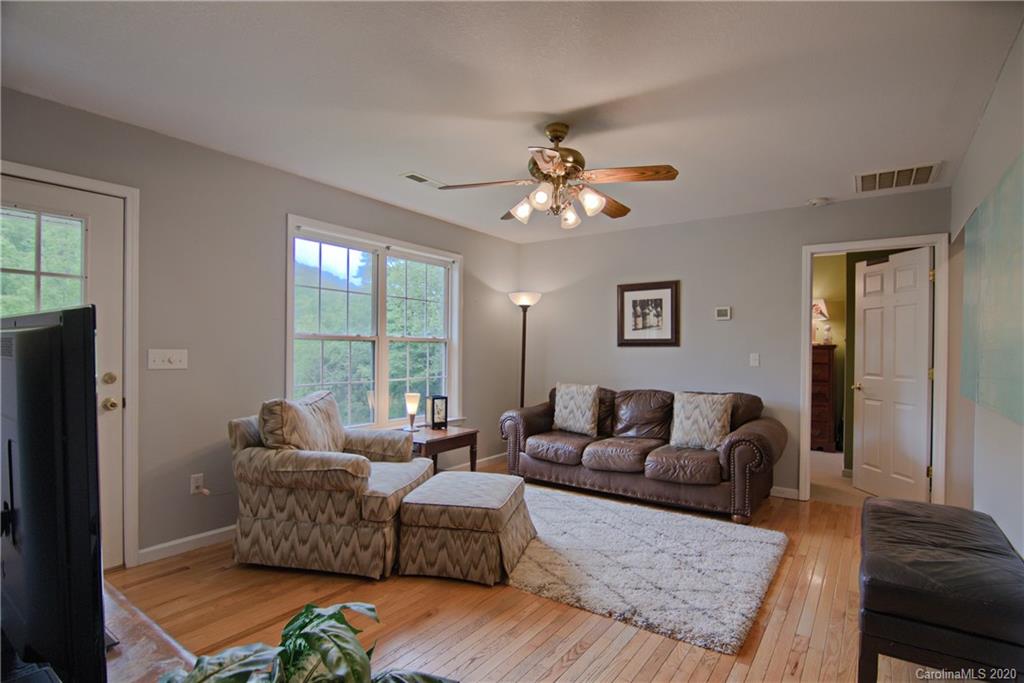 15 Meadow Hill Road Fairview, NC 28730 - Photo 9 of 37 Gallery Image 9