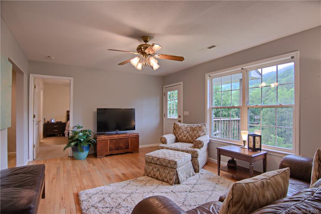 15 Meadow Hill Road Fairview, NC 28730 - Photo 10 of 37 Gallery Image 10