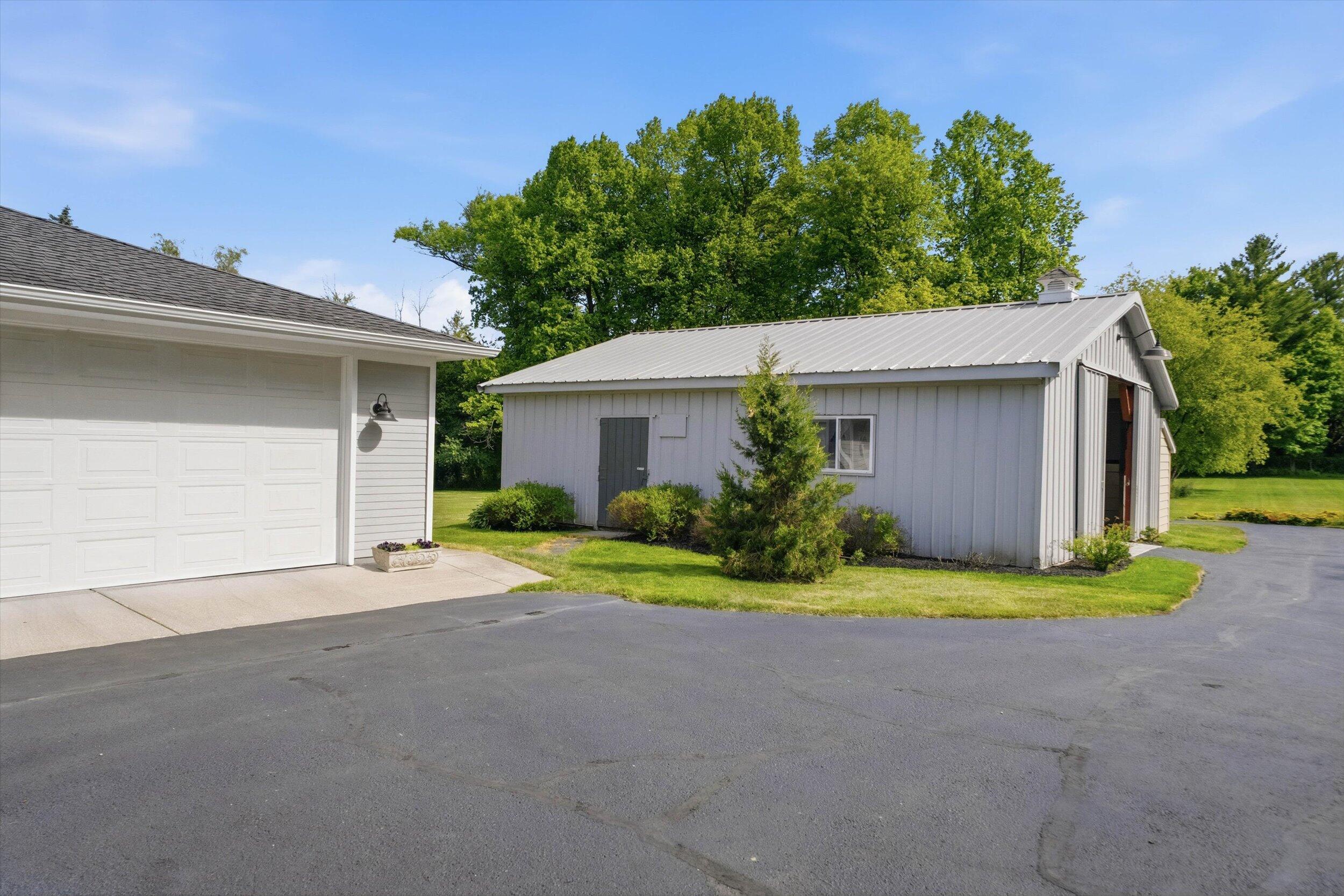 9431 Hawthorne Road Mequon, WI 53097 - Photo 56 of 67 Exterior of barn