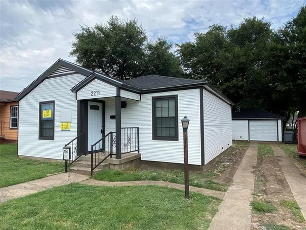 $1,900 | 2211 West Illinois Avenue, Dallas, TX 75224