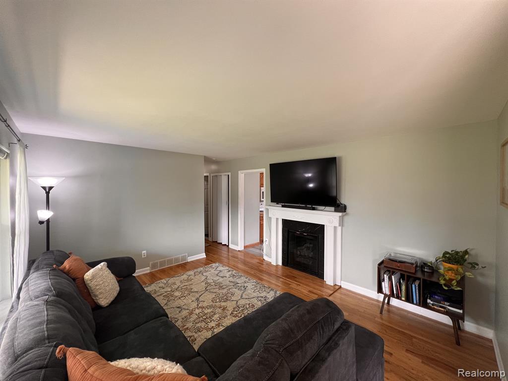 30210 Rosenbusch Drive Warren, MI 48088 - Photo 8 of 30 Gallery Image 8