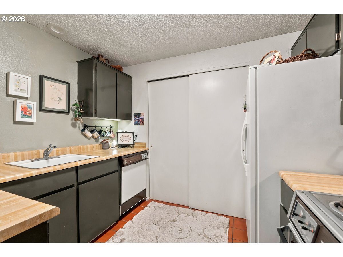 7134 Southwest Murray Boulevard Beaverton, OR 97008 - Photo 7 of 38