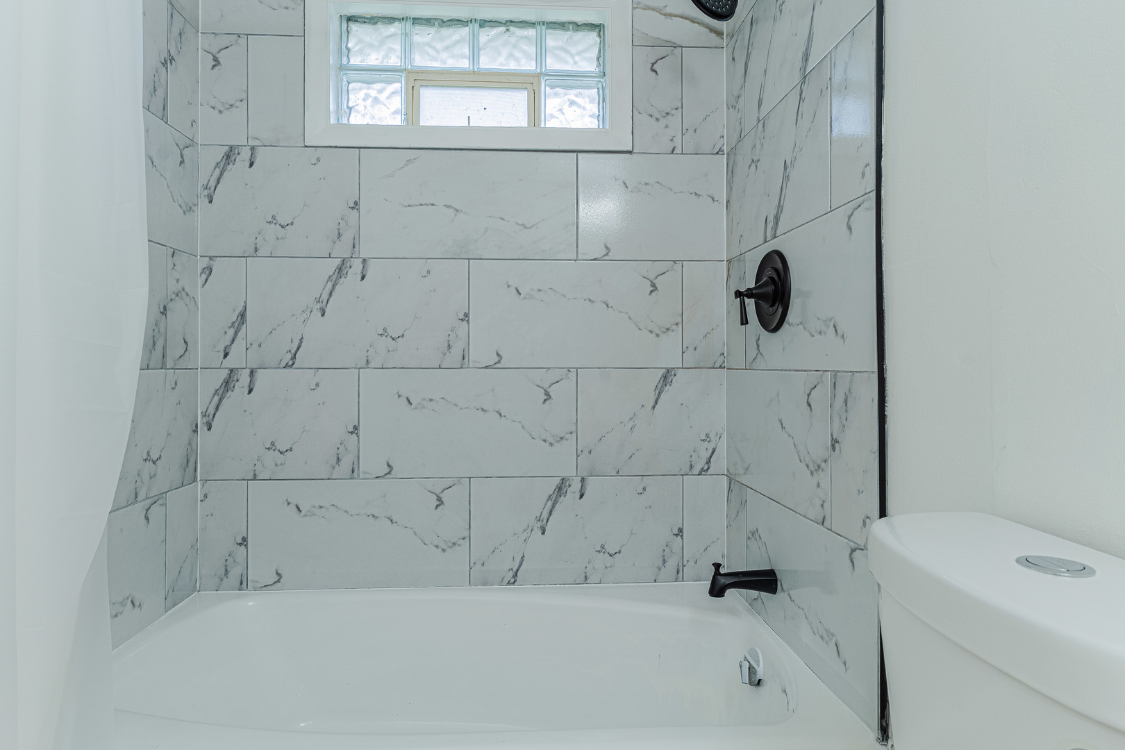 15324 South Corbin Street Plainfield, IL 60544 - Photo 16 of 26 a bathroom with a bathtub