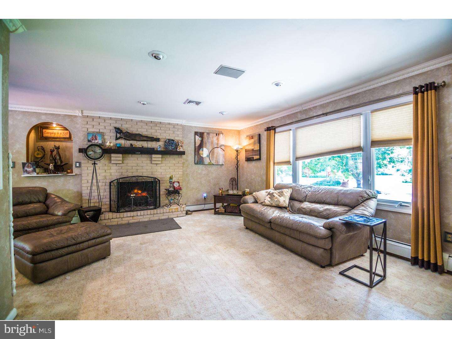118 Walnut Lane Yardley, PA 19067 - Photo 4 of 25 Gallery Image 4