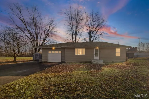 $130,000 | 11 Richard Place, Belleville, IL 62223