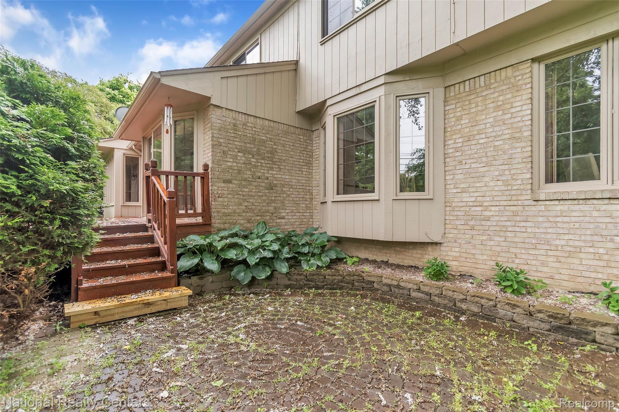 755 Stanford Circle Rochester, MI 48309 - Photo 47 of 47 755-Stanford-Cr-Rochester-Hills-MI-47.jpg