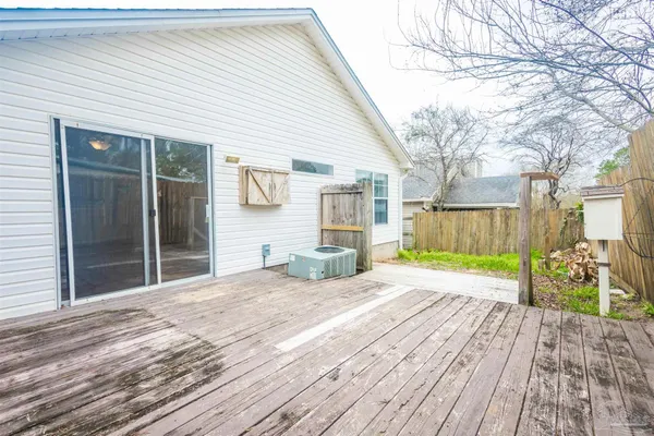 $1,550 | 2060 Cambridge Circle, Pensacola, FL 32514