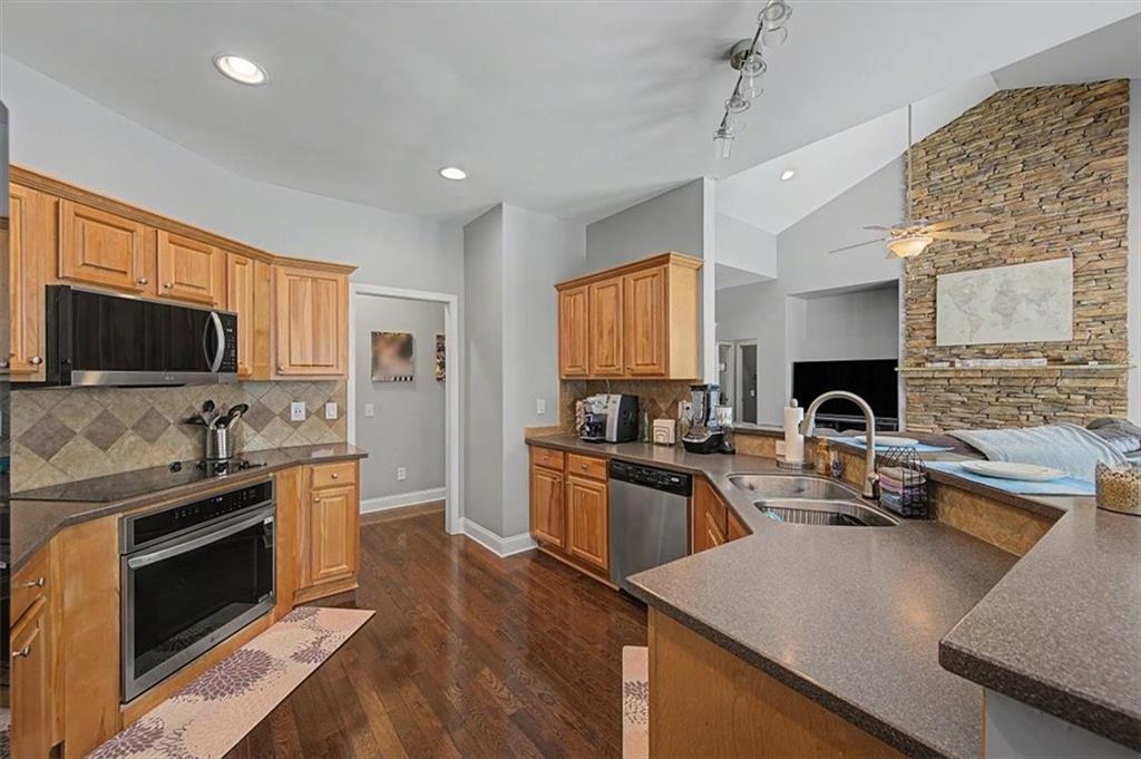 27 Roberson Drive Cartersville, GA 30121 - Photo 18 of 68