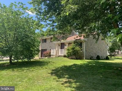 $2,150 | 33 Melissa Circle, Claymont, DE 19703