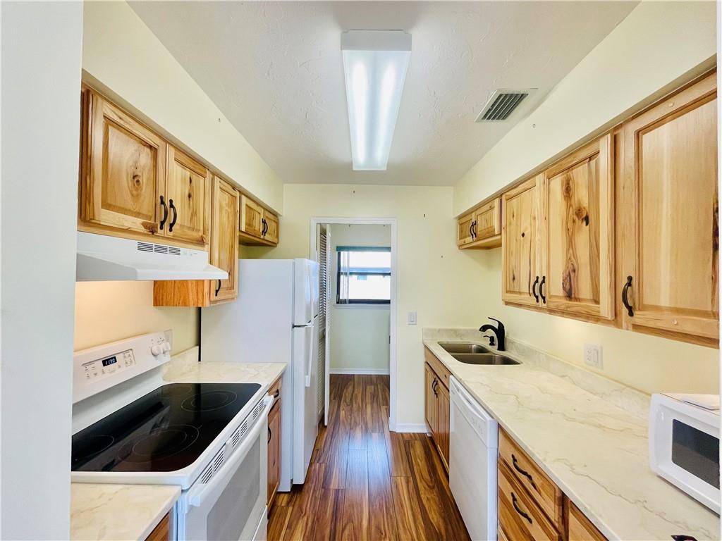 690 Timber Ridge Trail Southwest, Unit 202 Vero Beach, FL 32962 - Photo 20 of 32 Gallery Image 20