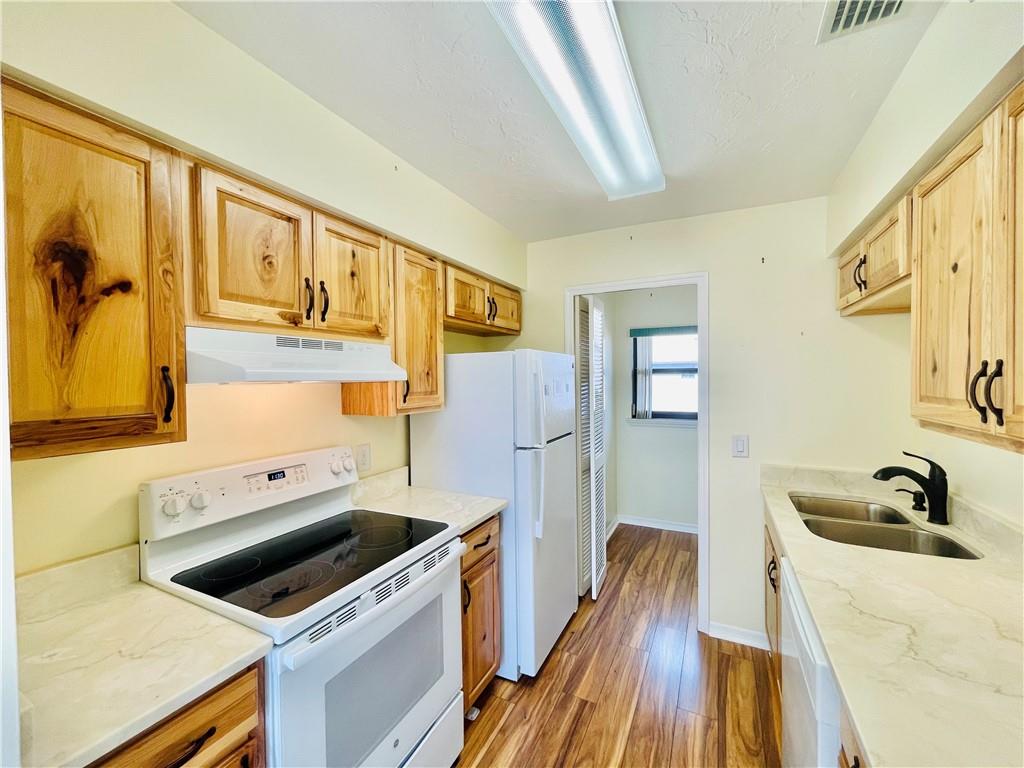 690 Timber Ridge Trail Southwest, Unit 202 Vero Beach, FL 32962 - Photo 21 of 32 Gallery Image 21