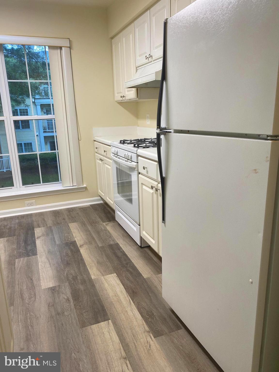 7053 Toby Drive, Unit 7053 Baltimore, MD 21209 - Photo 6 of 19 Beautiful new flooring