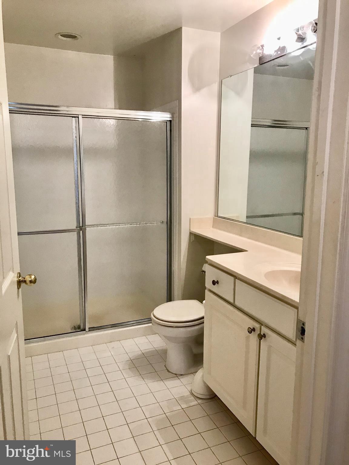 7053 Toby Drive, Unit 7053 Baltimore, MD 21209 - Photo 10 of 19 Bedroom #1 bathroom