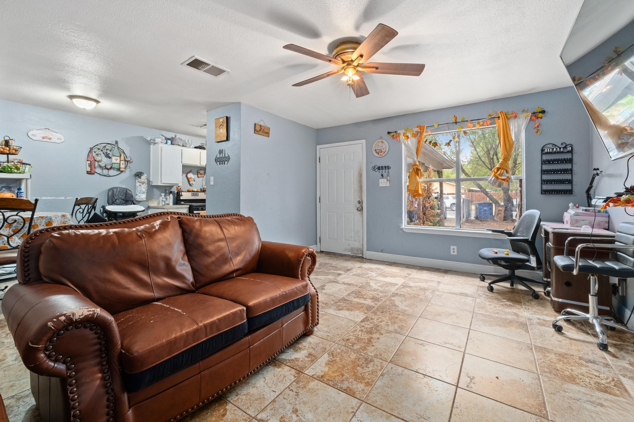 8203 Colony Loop Drive Austin, TX 78724 - Photo 3 of 11