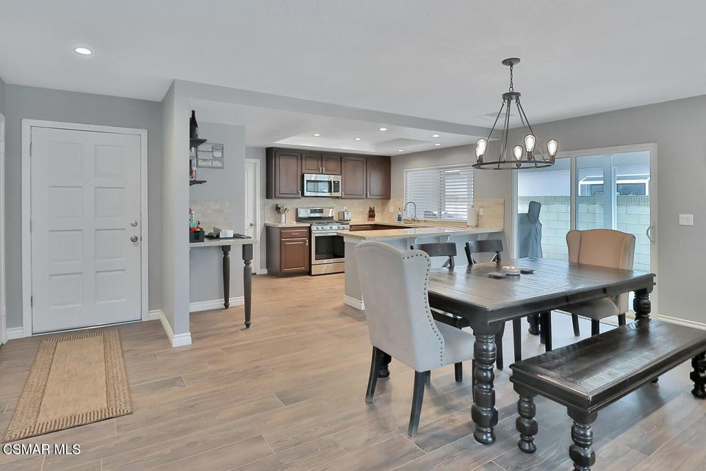 3550 Woodhaven Street Simi Valley, CA 93063 - Photo 5 of 41