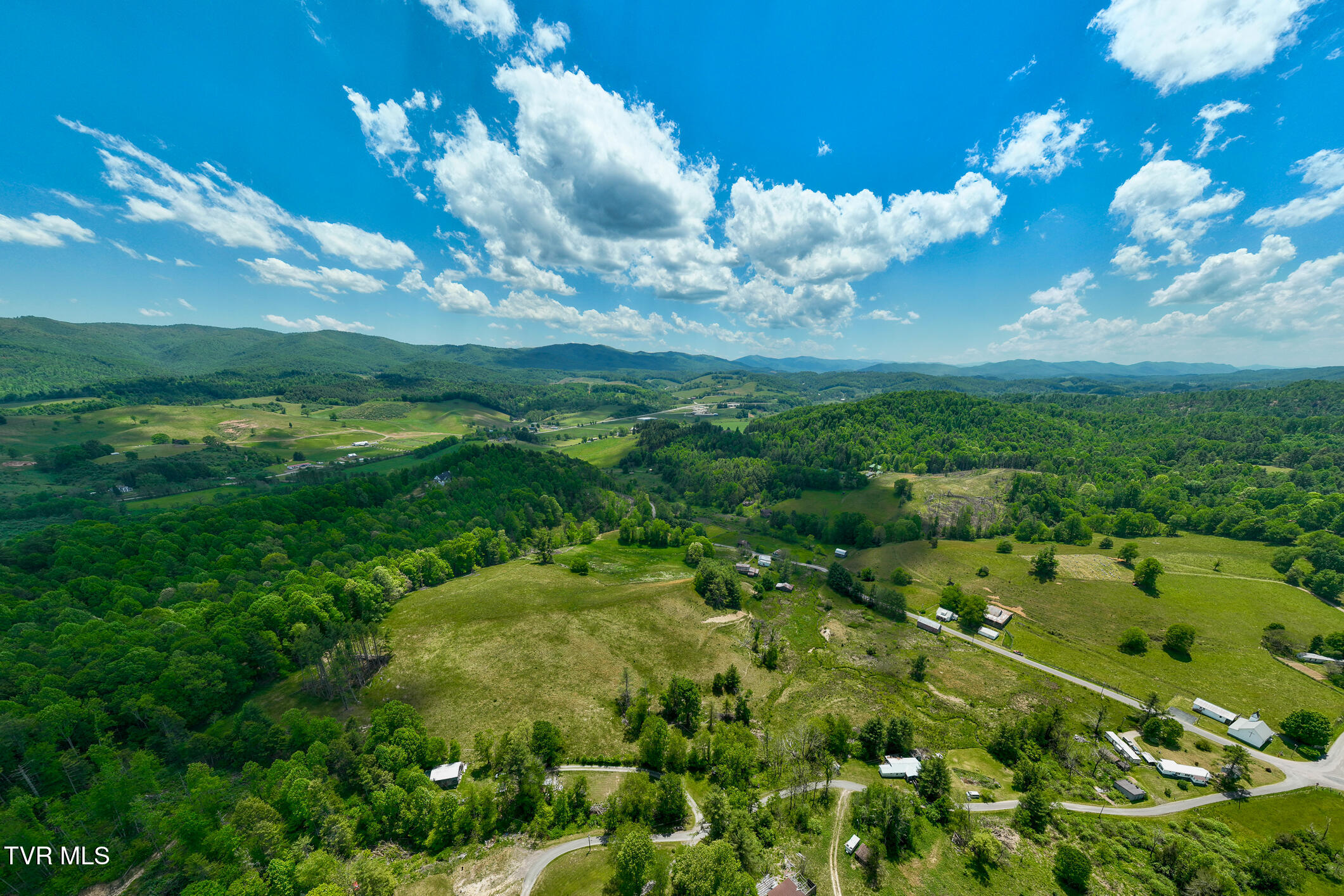 856 Shingletown Road Mountain City, TN 37683 - Photo 10 of 77 856 Shingletown Road (10 of 91)