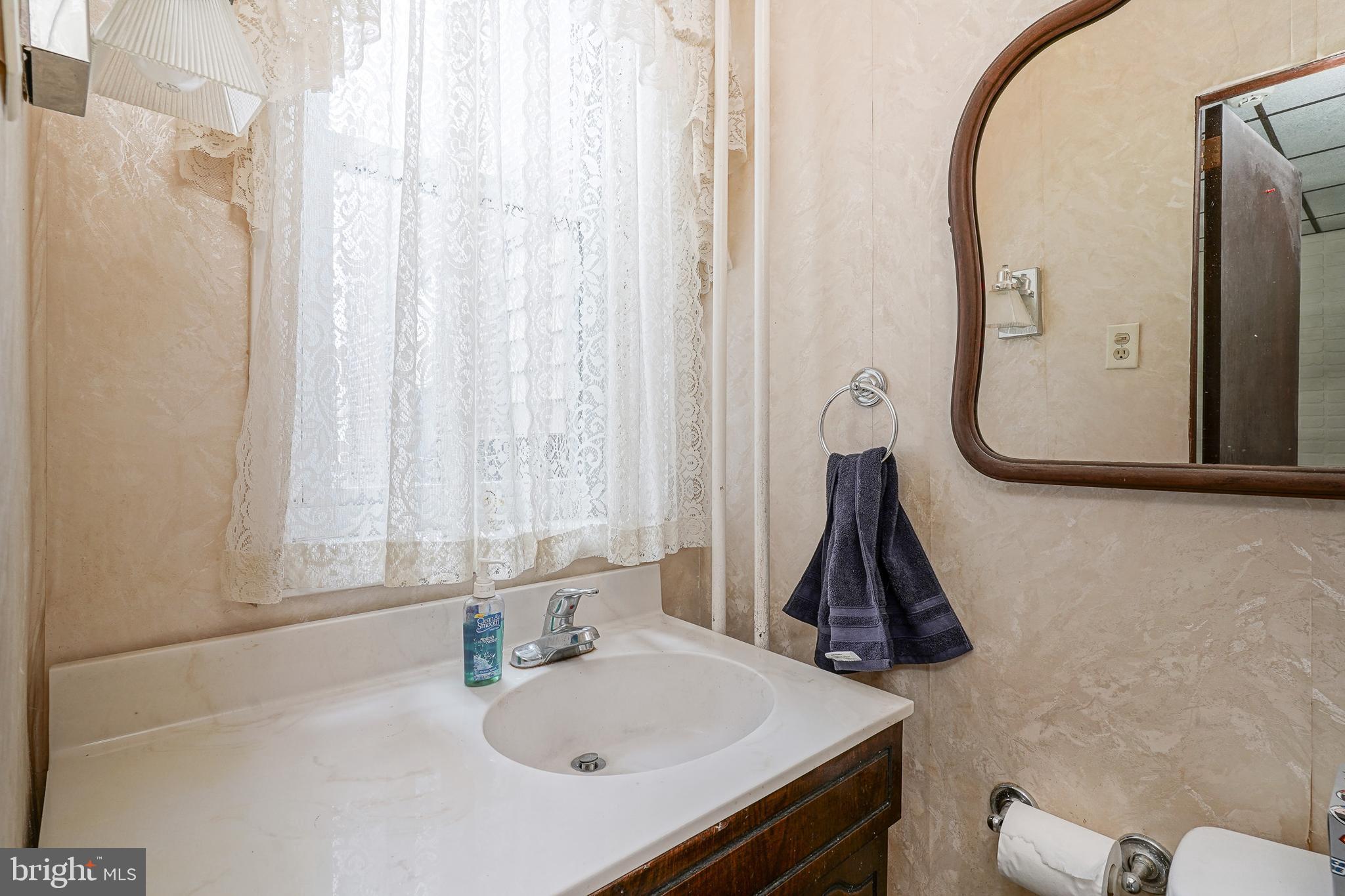 2120 South 4th Street Philadelphia, PA 19148 - Photo 9 of 32 1st Flr - Half Bath