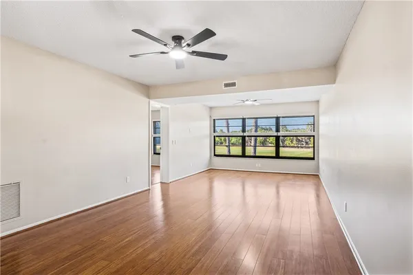 $219,900 | 21 Plantation Drive, Unit 205, Vero Beach, FL 32966