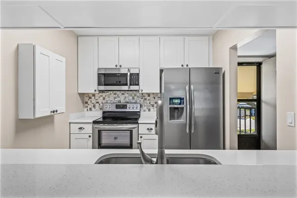 $219,900 | 21 Plantation Drive, Unit 205, Vero Beach, FL 32966