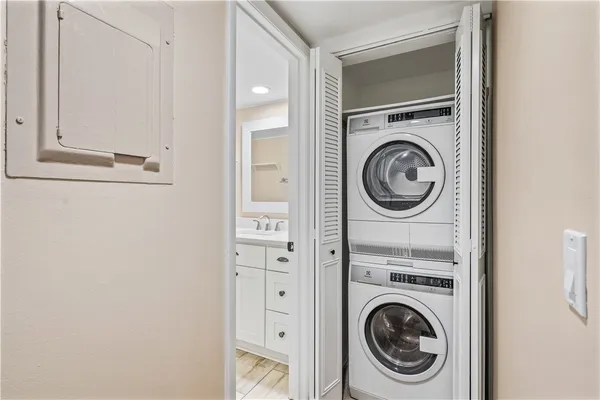 $219,900 | 21 Plantation Drive, Unit 205, Vero Beach, FL 32966