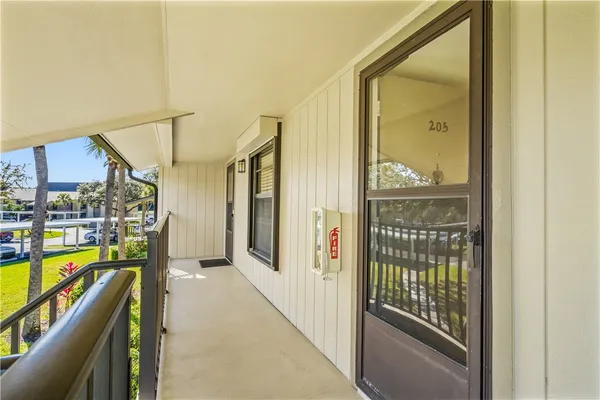 $219,900 | 21 Plantation Drive, Unit 205, Vero Beach, FL 32966