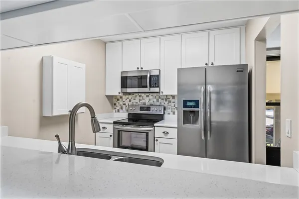 $219,900 | 21 Plantation Drive, Unit 205, Vero Beach, FL 32966