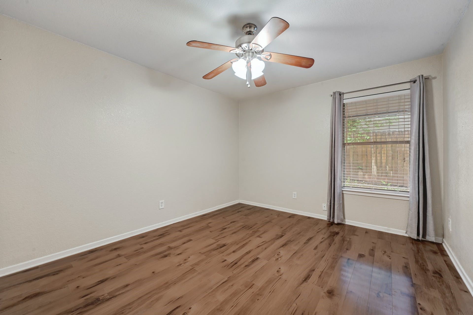 3204 Menchaca Road, Unit 615 Austin, TX 78704 - Photo 15 of 20 Second bedroom