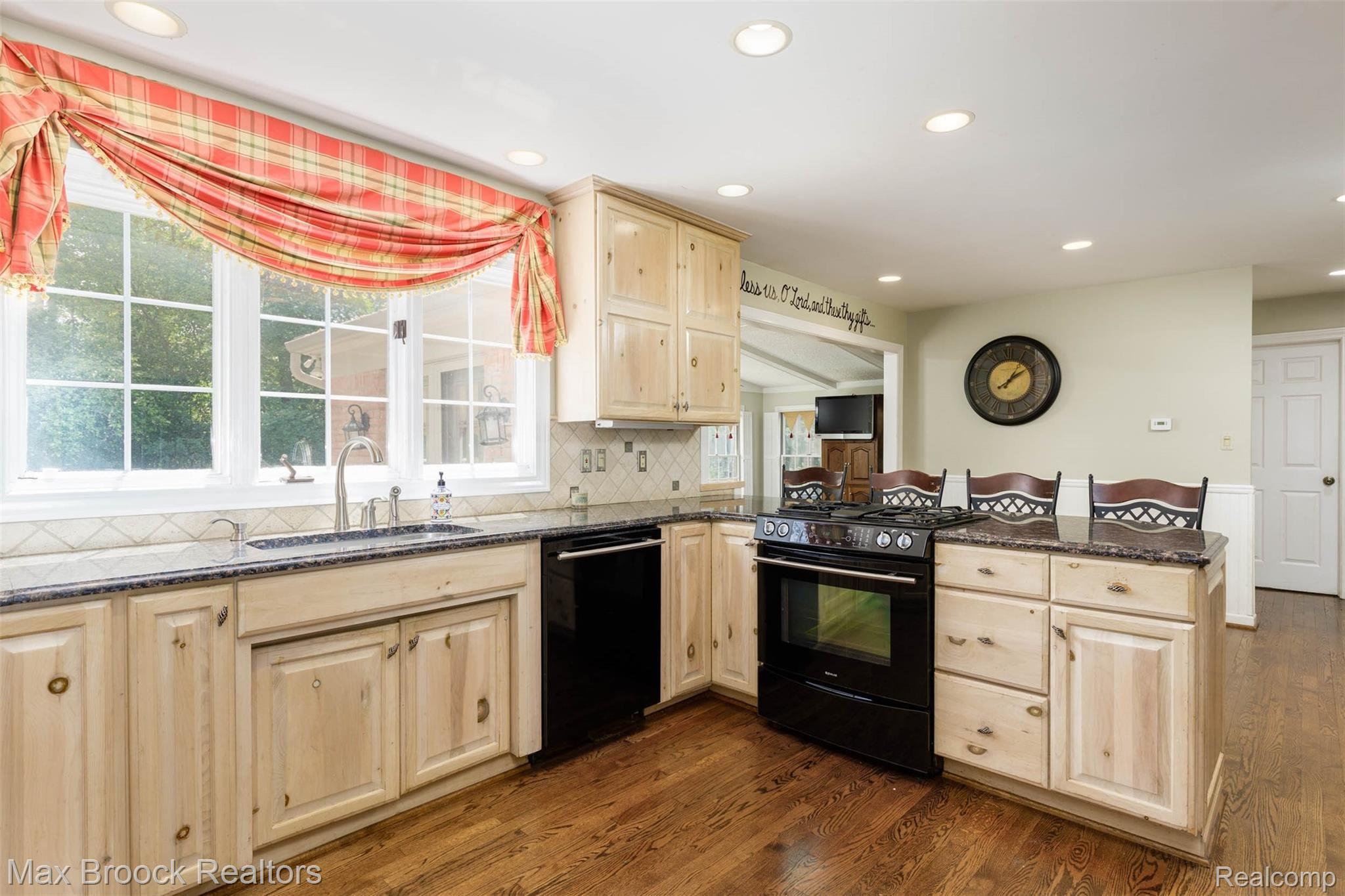 507 Overbrook Road Bloomfield Hills, MI 48302 - Photo 6 of 34 507 Overbrook Rd-17.jpg