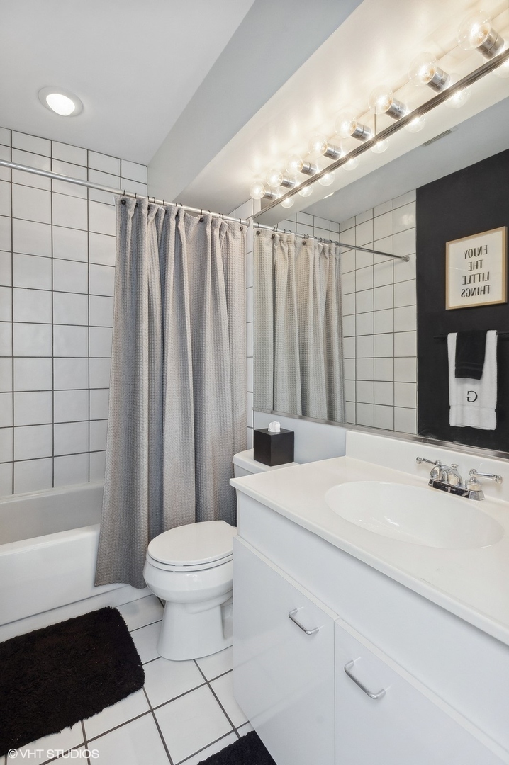 1133 West Cornelia Avenue, Unit C Chicago, IL 60657 - Photo 14 of 22