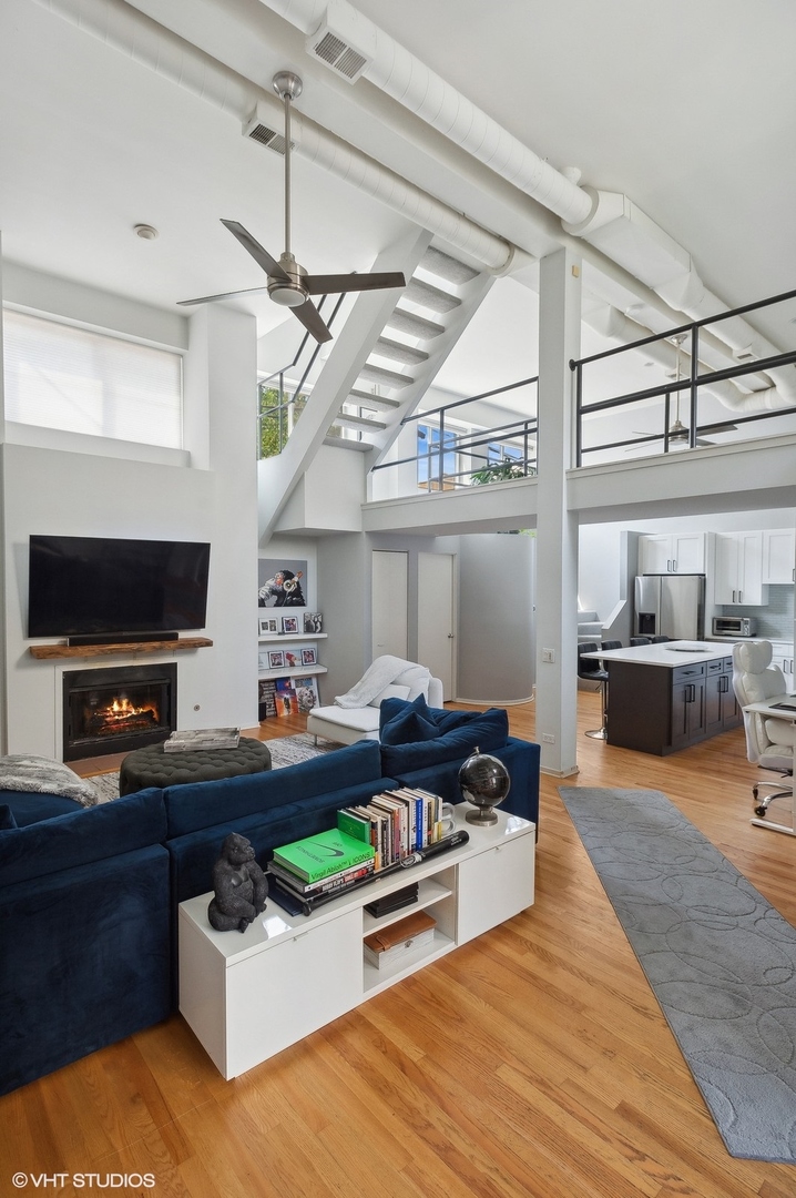 1133 West Cornelia Avenue, Unit C Chicago, IL 60657 - Photo 3 of 22