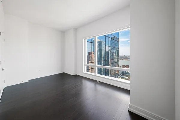 $4,200 | 555 10th Avenue, Unit 38H | Hudson Yards