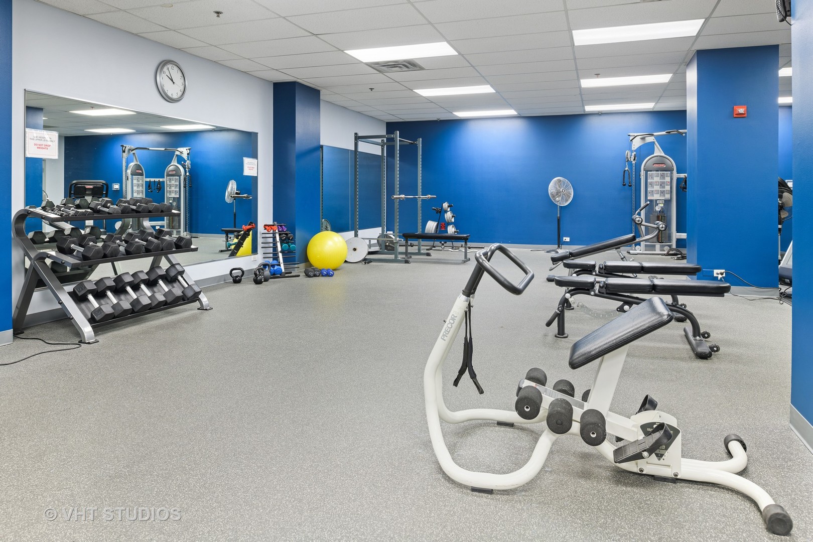 212 West Washington Street, Unit 1002 Chicago, IL 60606 - Photo 12 of 12 a room with gym equipment