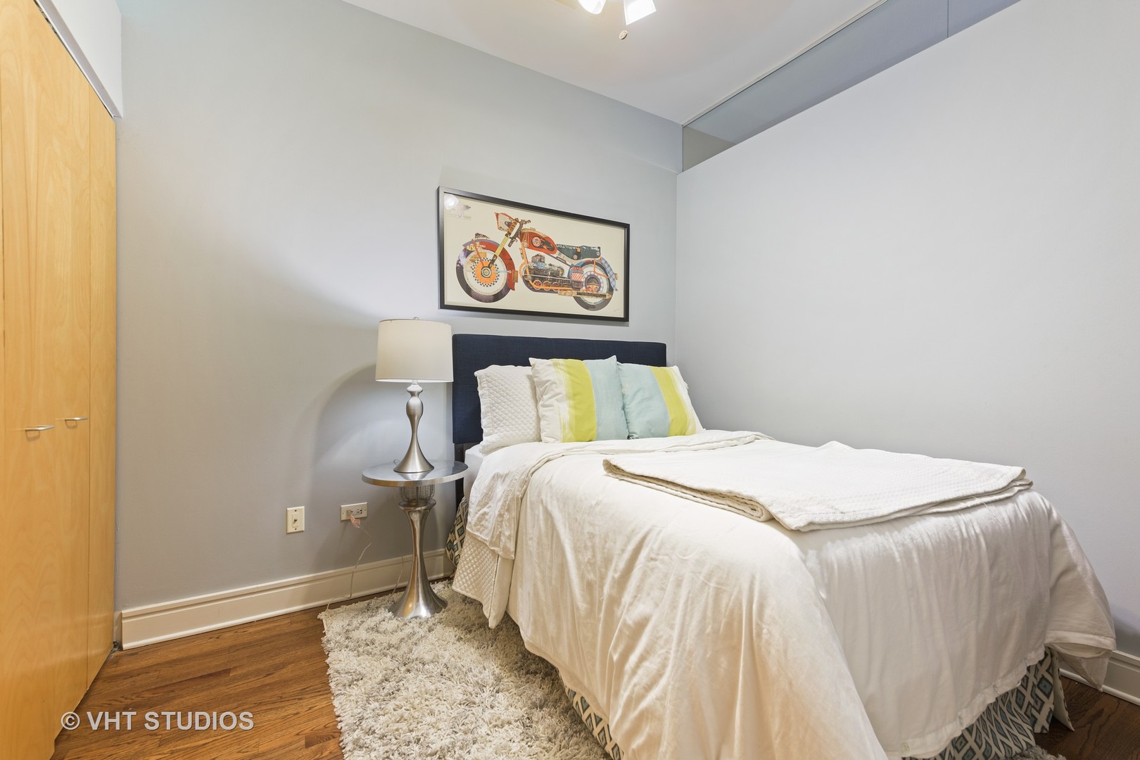 212 West Washington Street, Unit 1002 Chicago, IL 60606 - Photo 9 of 12 a bedroom with a bed and painting on the wall